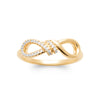 Bague Infinity Twist, motif infini torsadé demi serti sur corps fil. Oxydes de zirconium sur plaqué or 750 millièmes. Vue de dessus.