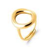 Bague Gina, motif irrégulier ovale, sur corps de bague fil demi-jonc réglable.
En acier PVD doré.