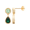 Boucles d'oreille composées de 2 motifs en pierres synthétiques vertes de forme poire et rond, serti clos perlé, plaqué or 750 millièmes. Vue de face et de profil.