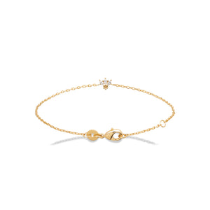 Bracelet Lotus, motif composé d'oxydes de zirconium sur chaîne forçat plaqué or.