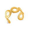 Bracelet manchette Ariel, motifs cercles ajourés martelés, en acier pvd doré. 