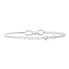 Bracelet Infinity Twist, motif infini torsadé serti d'oxydes de zirconium, monté d'un côté sur double chaîne forçat diamantée, de l'autre sur jonc fil rond. Argent 925 millièmes rhodié.