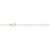 Collier maille forçat 1,3mm. Longueur totale 45cm, pouvant être porté à 42 et 40cm grâce à 2 anneaux intermédiaires. En plaqué or 750 millièmes. Photo focus sur le fermoir.