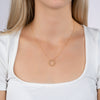Collier ras de cou Full SunSet, motif soleil finition perlée sur chaîne forçat diamantée. Plaqué or 750 millièmes. Présenté porté.