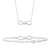 Parure Collier et bracelet Infinity Twist, motif infini torsadé serti d'oxydes de zirconium, monté d'un côté sur double chaîne forçat diamantée, de l'autre sur jonc fil rond. Argent 925 millièmes rhodié.