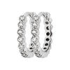 Créoles rondes diamètre 10mm, oxyde de zirconium serti sur argent. Vue de 3/4.