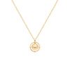 Médaille Polaris, motif étoile du nord sur fond diamanté, entouré de deux cercles en fil torsadé. Plaqué or 750millièmes. Présentée sur chaîne forçat.