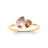 Bague Toi&Moi, deux poires en pierres synthétiques sur corps fi en plaqué or 750 millièmes. Présenté vue de dessus.